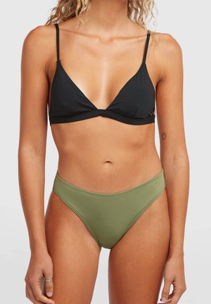Svart trekantet bikinioverdel med tynne stropper, kombinert med høytlivs bikinitruser i olivengrønt. Jevn tekstur og minimalt med sømdetaljer.