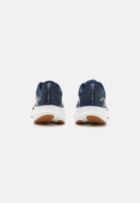 Saucony RIDE 17 - Hardloopschoenen voor op de weg - navy/gum
