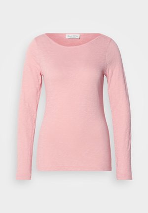 Camisa de manga longa e gola redonda em rosa claro, feita de tecido leve e texturado. Acabamento suave com um corte casual e sem adornos visíveis.