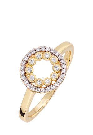 Goldener Ring mit zwei konzentrischen kreisförmigen Reihen funkelnder weißer Diamanten, einem polierten Band und einem offenen Zentrum im Design.