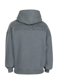 Grauer übergroßer Hoodie mit Kapuze, gerippten Bündchen und Saum sowie dem Wort "DROPSIZE", das auf dem oberen Rücken gestickt ist.