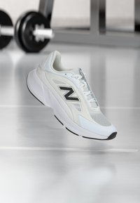 No seleccionado, white/black/silver-coloured metallic