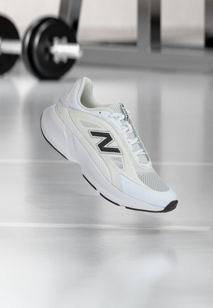 New Balance, CTLYST - Chaussures fitness - white/black/silver-coloured metallic