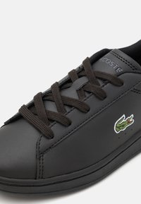 Lacoste CARNABY SET CHILDREN COURT LACE UNISEX - Sneakers basse - noir