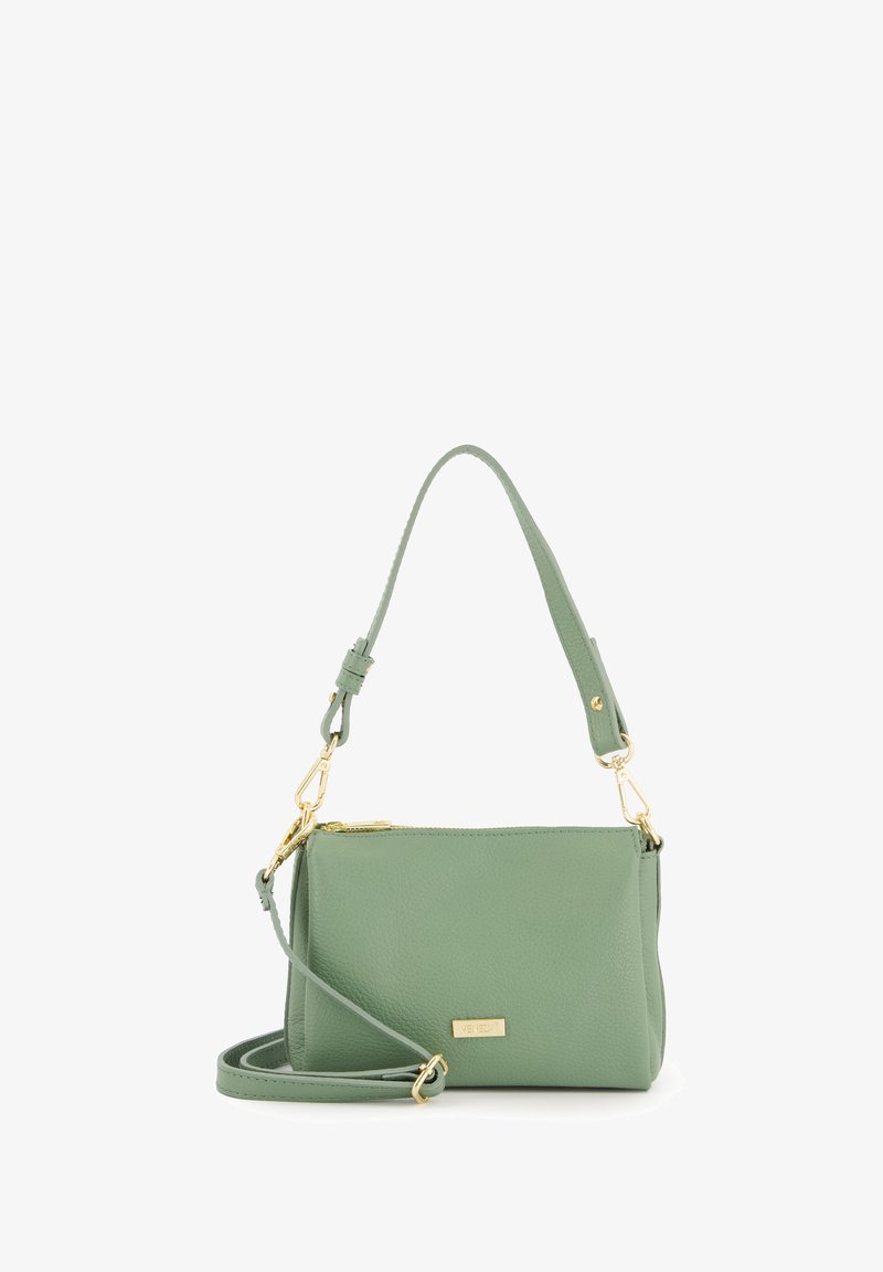 Grüne Leder-Umhängetasche mit strukturiertem Oberflächen, goldenen Beschlägen, verstellbarem Schulterriemen und Reißverschluss. Kleine Größe, minimalistisches Design.