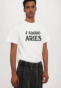 Aries J'ADORO TEE UNISEX - Camiseta estampada - white