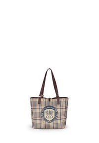 Borsa a tracolla in tela con motivo a quadri beige, blu e marrone. Presenta manici in pelle marrone e un logo frontale con il design "135 Anni".