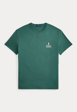 Tricou din bumbac verde, cu mâneci scurte și guler rotund. Logo-ul Polo notabil în alb pe pieptul stâng, textură netedă.