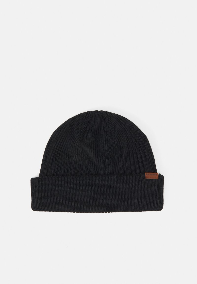 Beanie nero in maglia con risvolto, dotato di un'etichetta in pelle sul lato. Realizzato in materiale a coste, offre una superficie testurizzata.