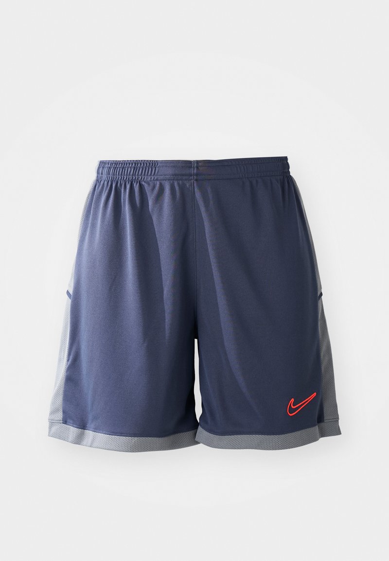 Herrarnas träningsshorts, marinblått tyg med grå mesh-sidopaneler, elastisk midja, kontrasterande röd logotyp på nedre vänstra sidan.