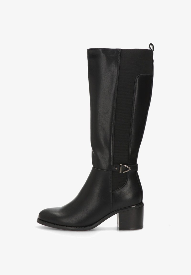 Botas negras hasta la rodilla con un exterior de cuero suave, paneles elásticos en los lados y una hebilla decorativa en un tacón de bloque.