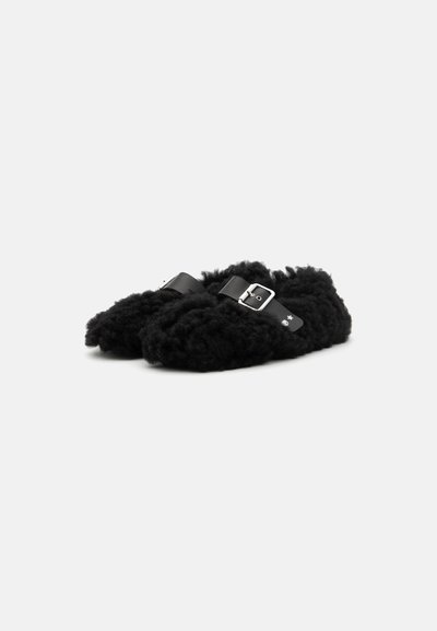CHIARA FERRAGNI Ballerine con cinturino - black