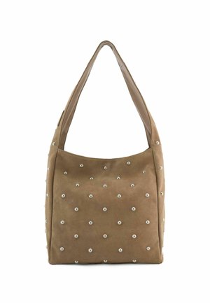 Borsa hobo in suede marrone con una tracolla in pelle liscia, abbellita con piccole perle bianche distribuite uniformemente sulla parte anteriore.