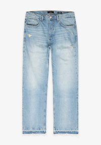 Jean en denim bleu clair avec une coupe droite, présentant des accents usés, un ourlet effiloché et un design classique à cinq poches.