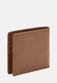 Brązowy skórzany portfel o smukłym designie, wyposażony w wiele przegródek na karty i czyste szwy na brzegach. Gładka faktura.