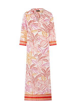 Langes weißes Kleid mit orangefarbenen, pinken und roten Blattmustern, dreiviertellangen Ärmeln und dekorativen Bordüren an Manschetten und Saum.