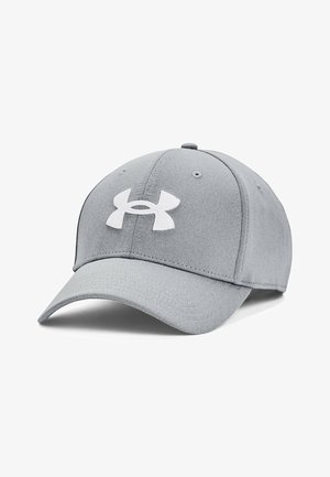 Grå baseballcap lavet af struktureret stof. Har et hvidt Under Armour-logo foran og en buet skygge.