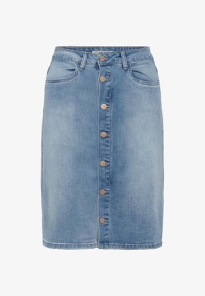 Falda de mezclilla azul claro con cierre de botones en la parte delantera, trabillas para cinturón y dos bolsillos frontales, de longitud hasta la rodilla con efecto lavado descolorido.