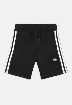 Crne sportske kratke hlače s bijelim bočnim prugama, elastičnim remenom za struk s vezicama, bočnim džepovima i malim bijelim Adidas logotipom na lijevoj nozi.