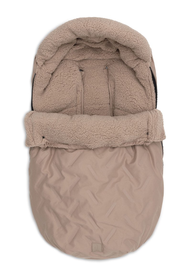 Kinderwagen voetenzak met zachte beige sherpa voering en gladde buitenstof, ontworpen voor warmte en comfort in koud weer.