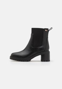 Selectat, black