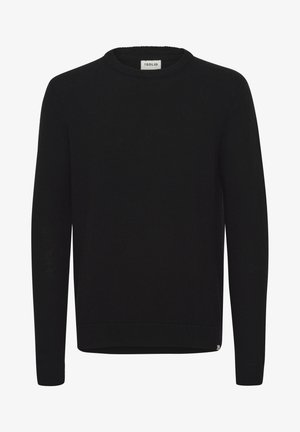 Svart strikket genser med rund hals, lange ermer og ribbestrikkede mansjetter. Myk tekstur med rett i nederkant og en liten logodetalj.