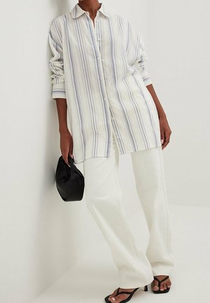 NA-KD Skjortebluser - mottled blue