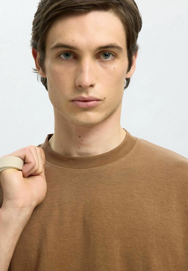 SLH LOOSE OSCAR O NECK TEE - Basic T-shirt - chipmunk2