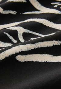 Next SHORT SLEEVE CREW NECK   REGULAR FIT - Trükipildiga T-särk - black white abstract print