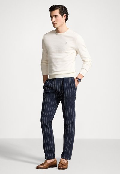 Polo Ralph Lauren COTTON-CASHMERE CREWNECK SWEATER - Jersey de punto - deckwash white