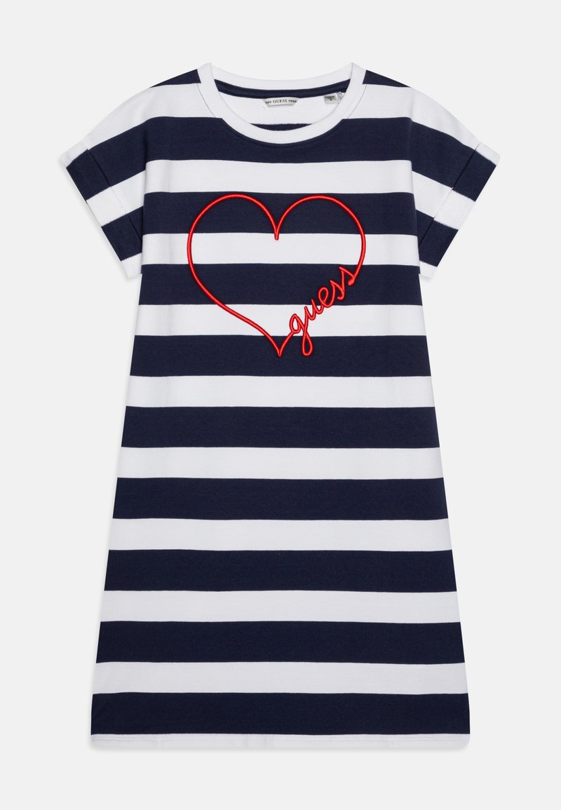 Vestido de algodão riscado com riscas horizontais em azul-marinho e branco, decote redondo, mangas curtas e logótipo de coração vermelho com o texto "guess" ao centro.