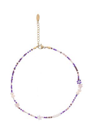 Collana delicata con perline piccole di colore viola, blu, rosa e bianco, con dettagli a forma di fiore e perla e chiusura in oro.