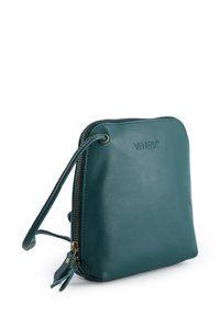 Lille turkis læder crossbody taske med lynlås, håndledsrem og præget "Venezia"-logo på fronten.