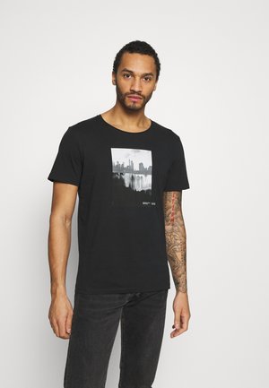 JORNOBODY TEE CREW NECK - T-shirt z nadrukiem - tap shoe
