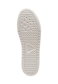 Suela de zapato de goma blanca con un patrón de tracción en zigzag, indentaciones circulares y un detalle de logo triangular. Textura suave en general.
