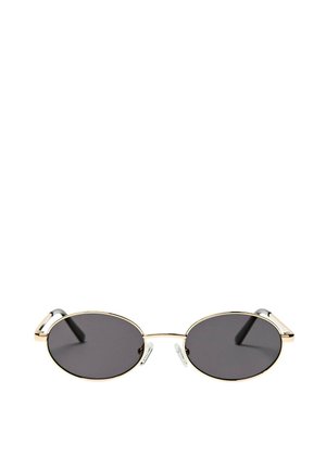Kleine ovale Sonnenbrille mit dünnem goldfarbenem Metallgestell und dunkel getönten Gläsern auf weißem Hintergrund.