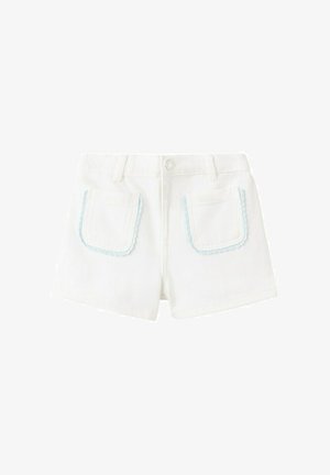 Witte peuterbroekjes met twee voorzakken afgezet met lichtblauwe golvende randen en een tailleband met knoopsluiting.