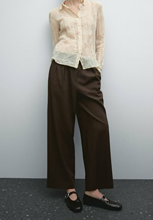 PLEATED WITH A CLEAN DESIGN  - Pantaloni - dark brown