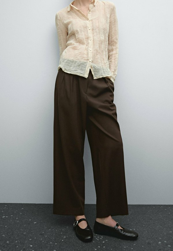 PLEATED WITH A CLEAN DESIGN  - Trousers