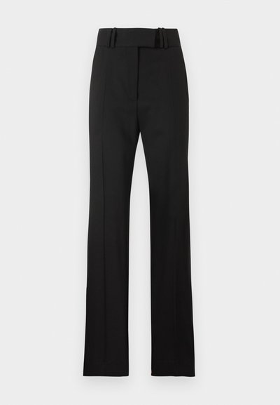 Juodos, aukšto liemens, pritaikytos kelnės su diržo kilpelėmis, tiesiomis kojų siūlėmis ir priekinio užtrauktuko uždarymu, pateiktos ant vienodo fono.