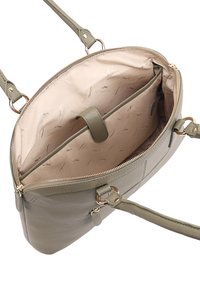 Olijf groene leren handtas met gouden hardware, rits aan de bovenkant, dubbele hengsels en een beige stoffen interieur met een centrale gevoerde compartiment.