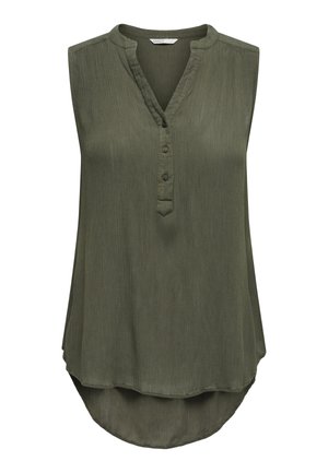 Blouse sans manches, de couleur vert olive, fabriquée à partir d'un tissu texturé. Dispose d'un décolleté en Y, d'une fermeture à boutons et d'un ourlet arrière arrondi et plus long.