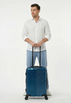 Redolz, ESSENTIALS 18 2.0 4 ROLLEN KABINENTROLLEY S 55 CM MIT DEHNFALTE UNISEX - Trolley - metallic-blue shiny