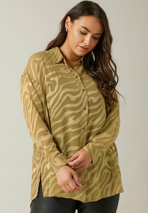 Transparante blouse in olijfgroen met een golvend patroon, voorzien van een knoopsluiting aan de voorkant, lange mouwen en zijsplitten aan de zoom.