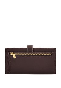 Portefeuille en cuir marron avec une poche zippée à l'avant, quincaillerie dorée et surpiqûres contrastées. Texture lisse, forme rectangulaire et logo imprimé.