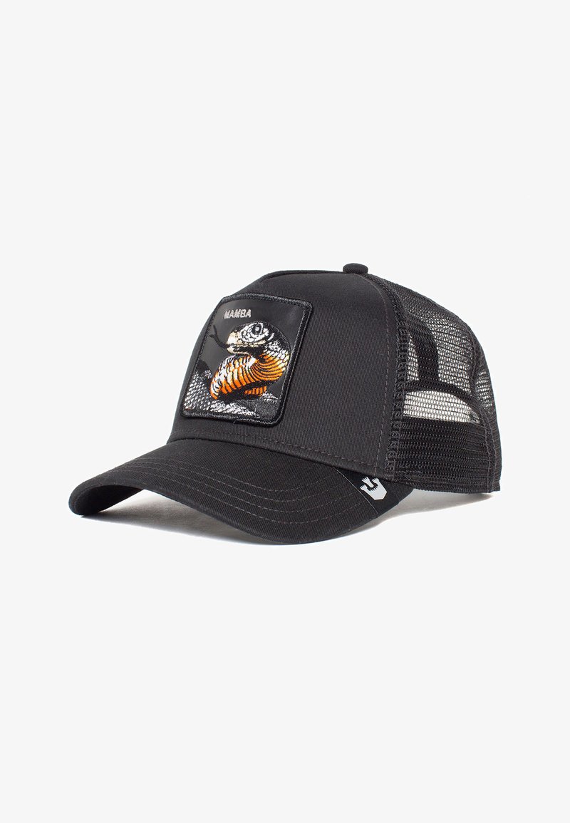 Gorra negra con parte trasera de malla, que presenta un parche de una serpiente enrollada en naranja y gris. El diseño incluye costuras reforzadas y visera curva.