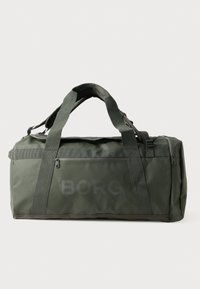 Bolsa de deportes verde hecha de un tejido duradero, con asas dobles, parte superior con cremallera y un bolsillo lateral. Logo "BORG" en un estampado sutil.