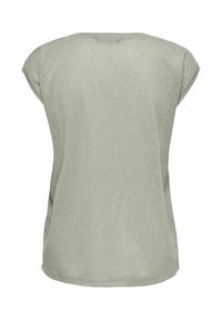 Top de manga corta verde claro con una textura suave y brillante, escote redondeado y un corte holgado. Presenta un dobladillo ligeramente curvado.