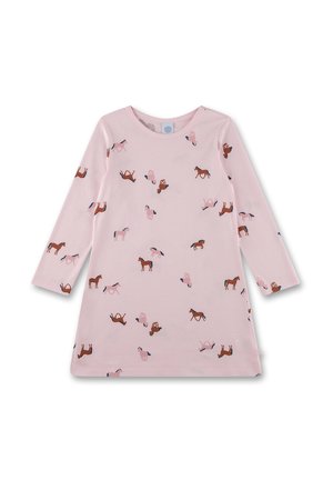 Langwerpige roze jurk met lange mouwen, gemaakt van zachte stof, met een herhalend patroon van bruine paarden en lichtroze varkens. Ronde halslijn, ontspannen pasvorm.