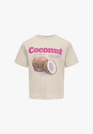 Beige bomulds t-shirt med et stort grafisk motiv af kokosnødder, med "Coconut" i fed pink tekst ovenover. Korte ærmer og en afslappet pasform.